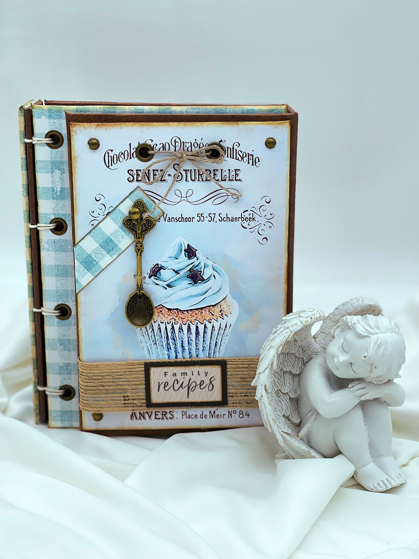 "Frosty Cupcakes" blue recipe book