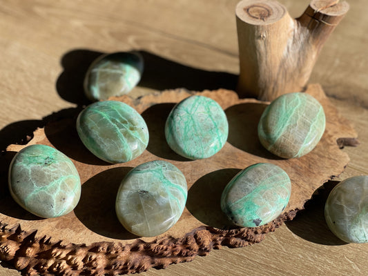 Green moonstone | Garnierite palmstones